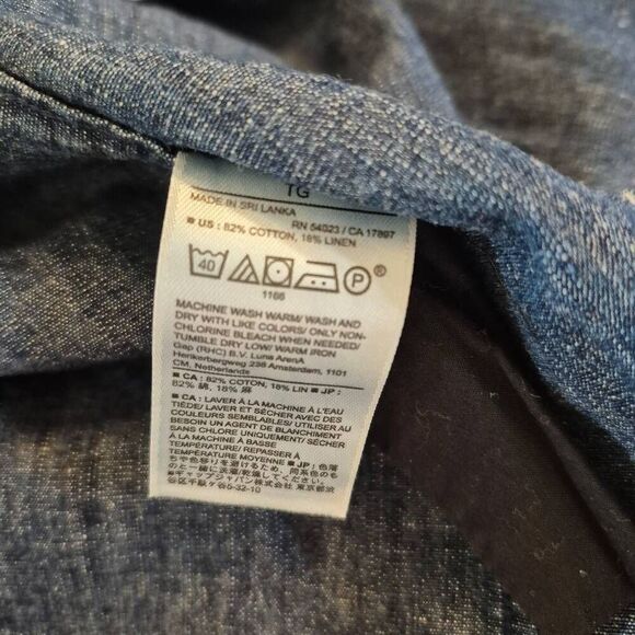 Banana Republic Men's Navy Cotton/Linen Chambray Short Sleeve Button Down Shirt - Picture 9 of 11